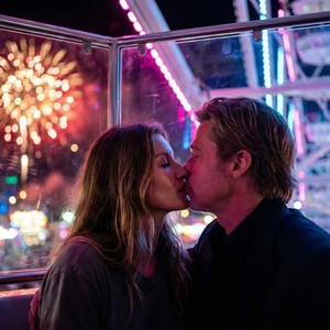 Imagem do prompt Casal_ferris wheel lovers night carnival